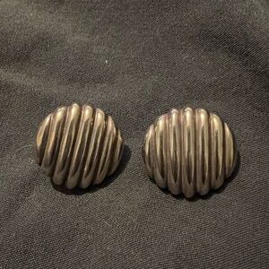 John Hardy mint condition sterling silver earrings